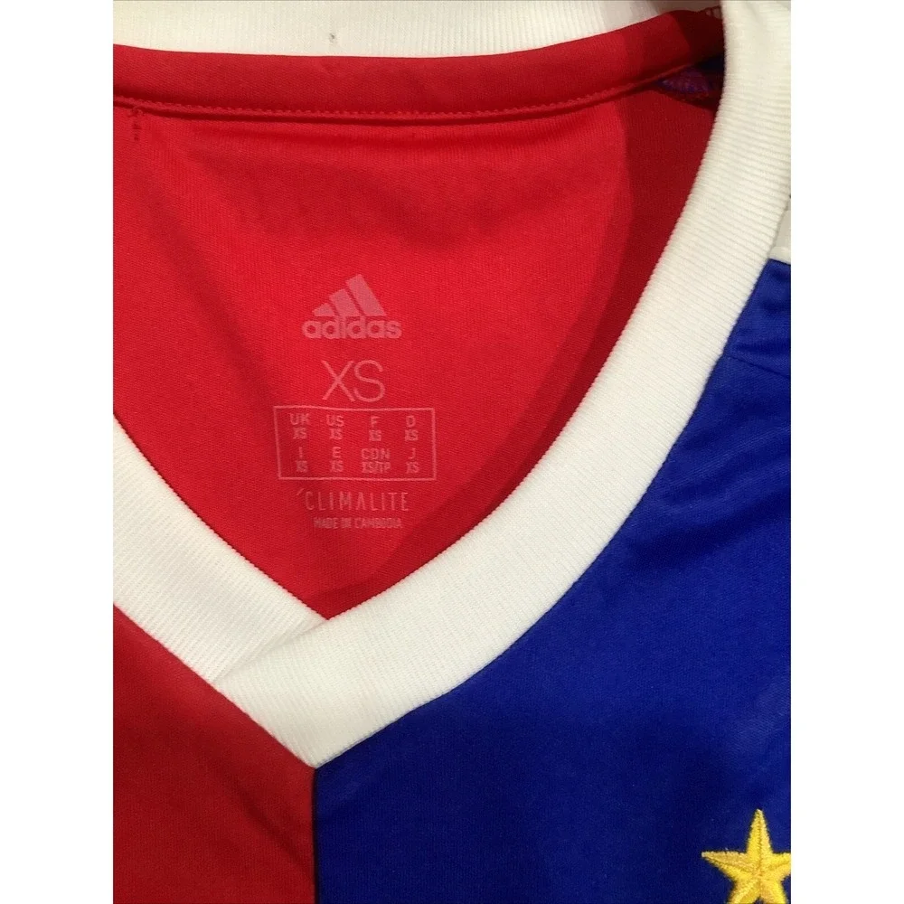 adidas small hole